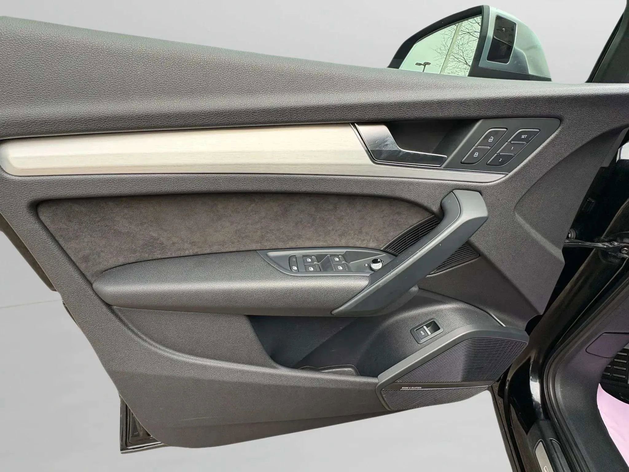 Used 2018 Audi SQ5 Premium Plus w/ Navigation Package image 29