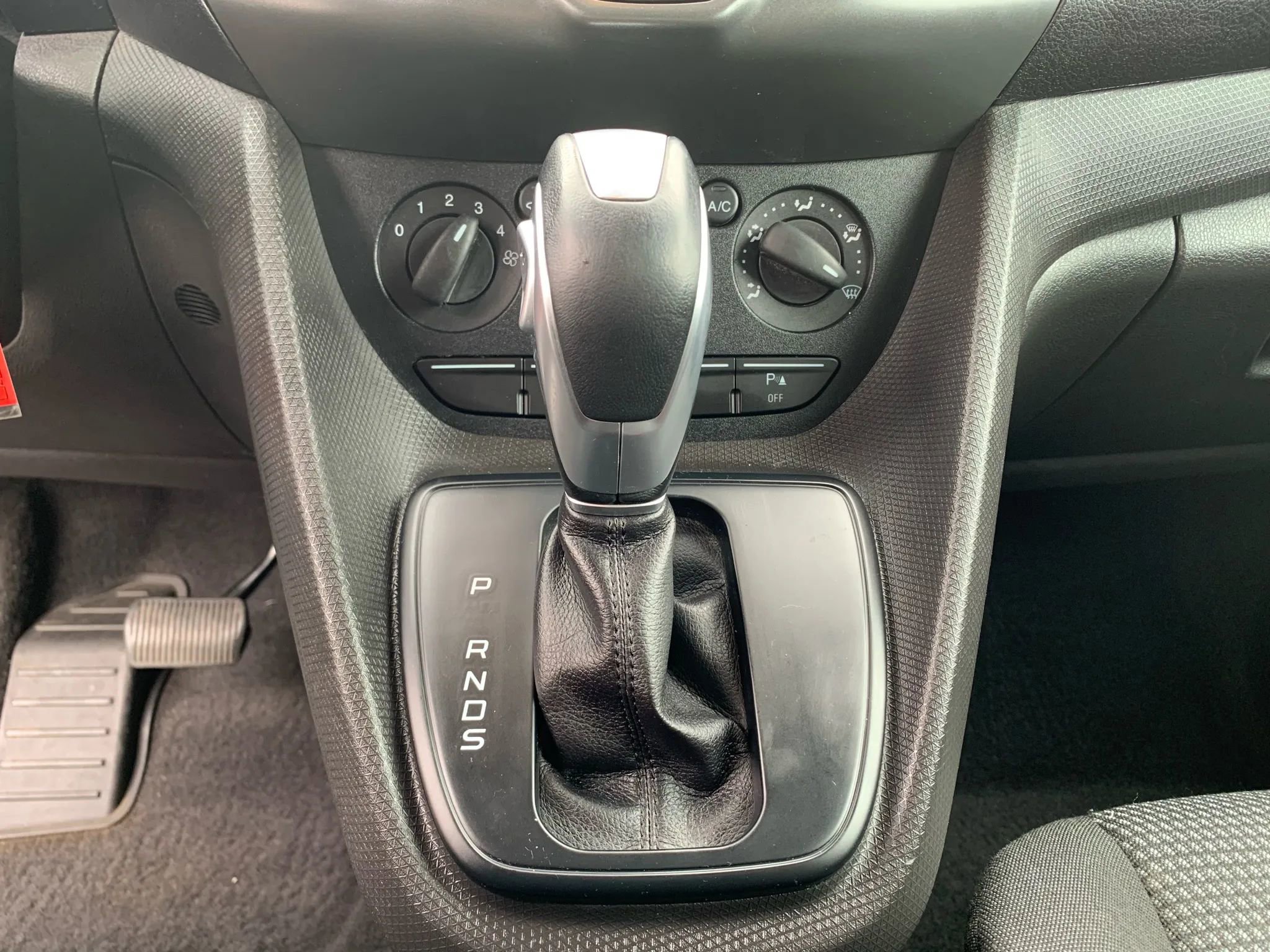 Used 2018 Ford Transit Connect XL image 16