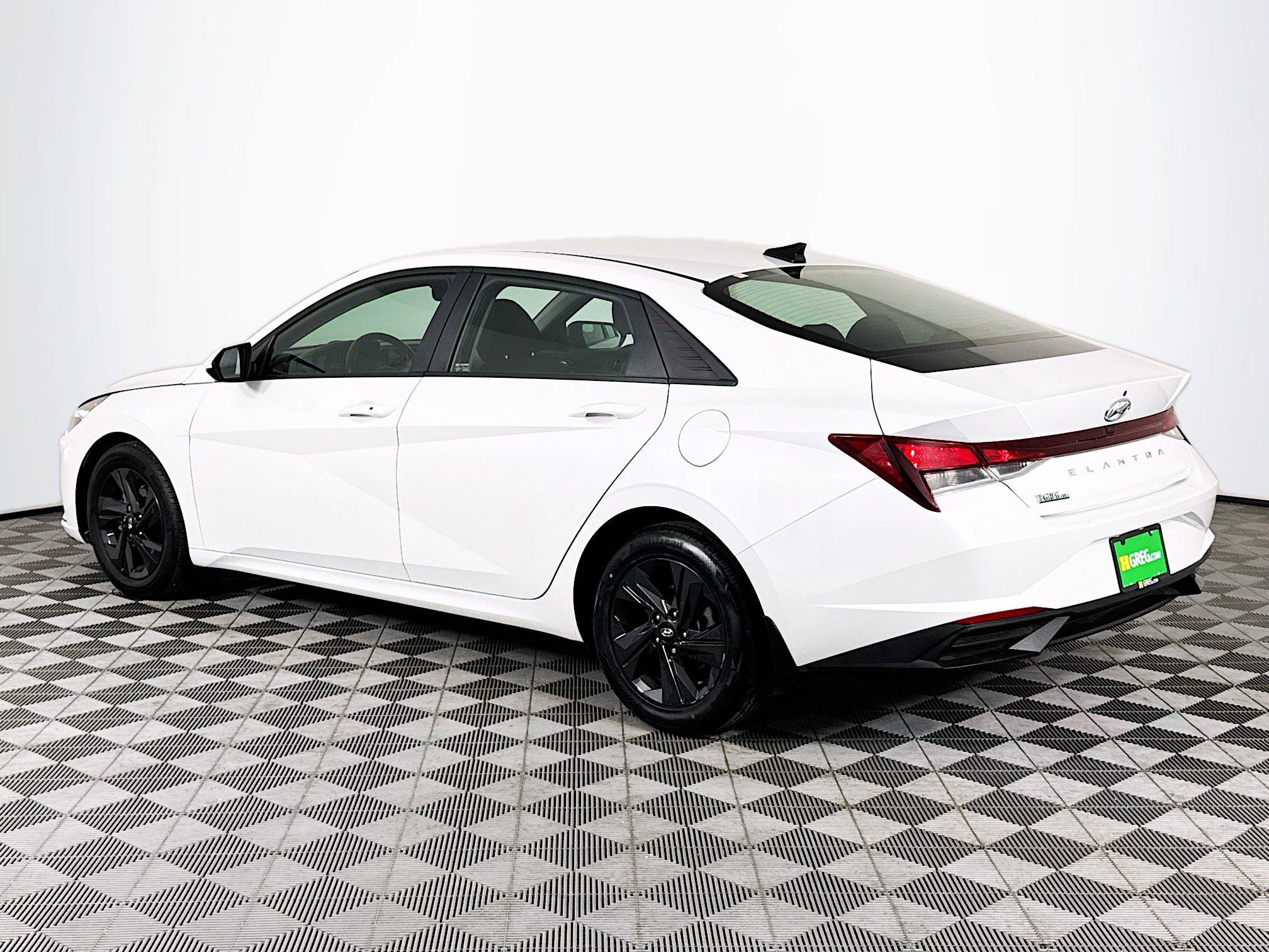 Used 2022 Hyundai Elantra SEL w/ Convenience Package FWD image 6