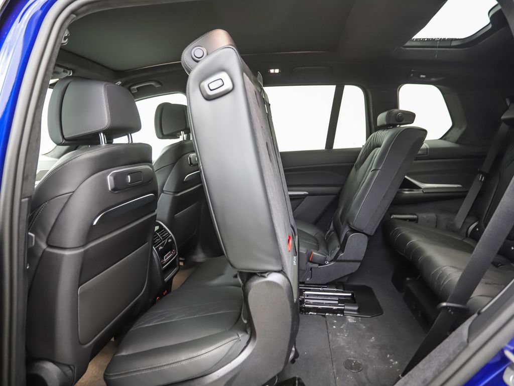 Used 2025 BMW X7 M60i image 25