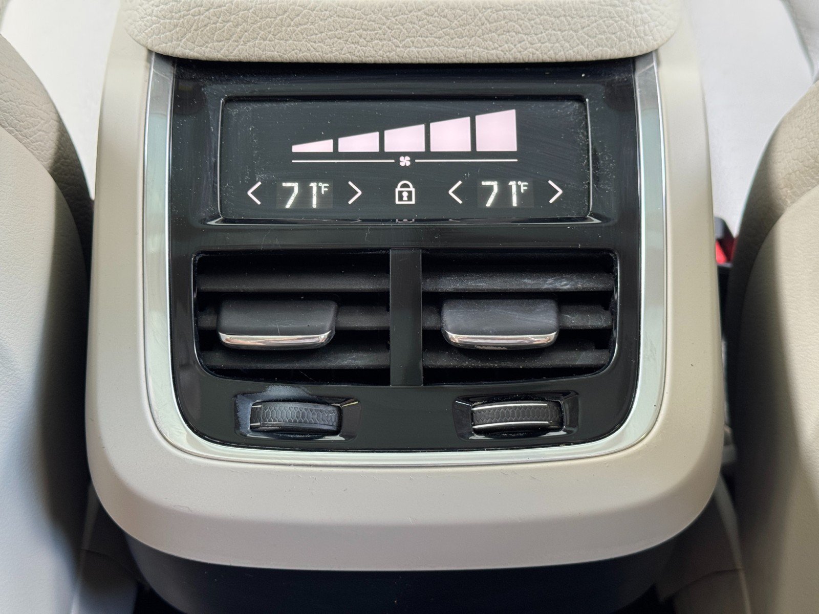 Used 2019 Volvo XC90 T6 Momentum w/ Advanced Package AWD/4WD image 31