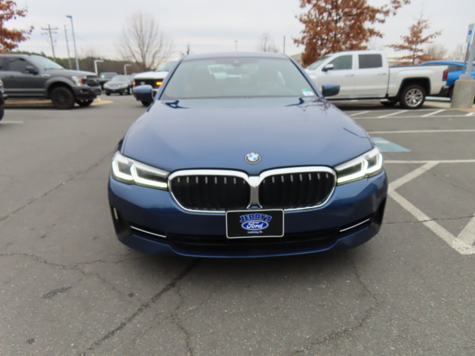 Used 2021 BMW 530i xDrive w/ Premium Package image 2