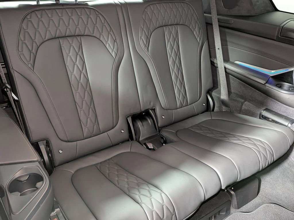 Used 2024 BMW X7 xDrive40i w/ Executive Package image 44