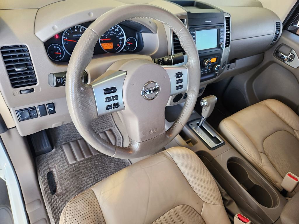 Used 2019 Nissan Frontier SL image 2