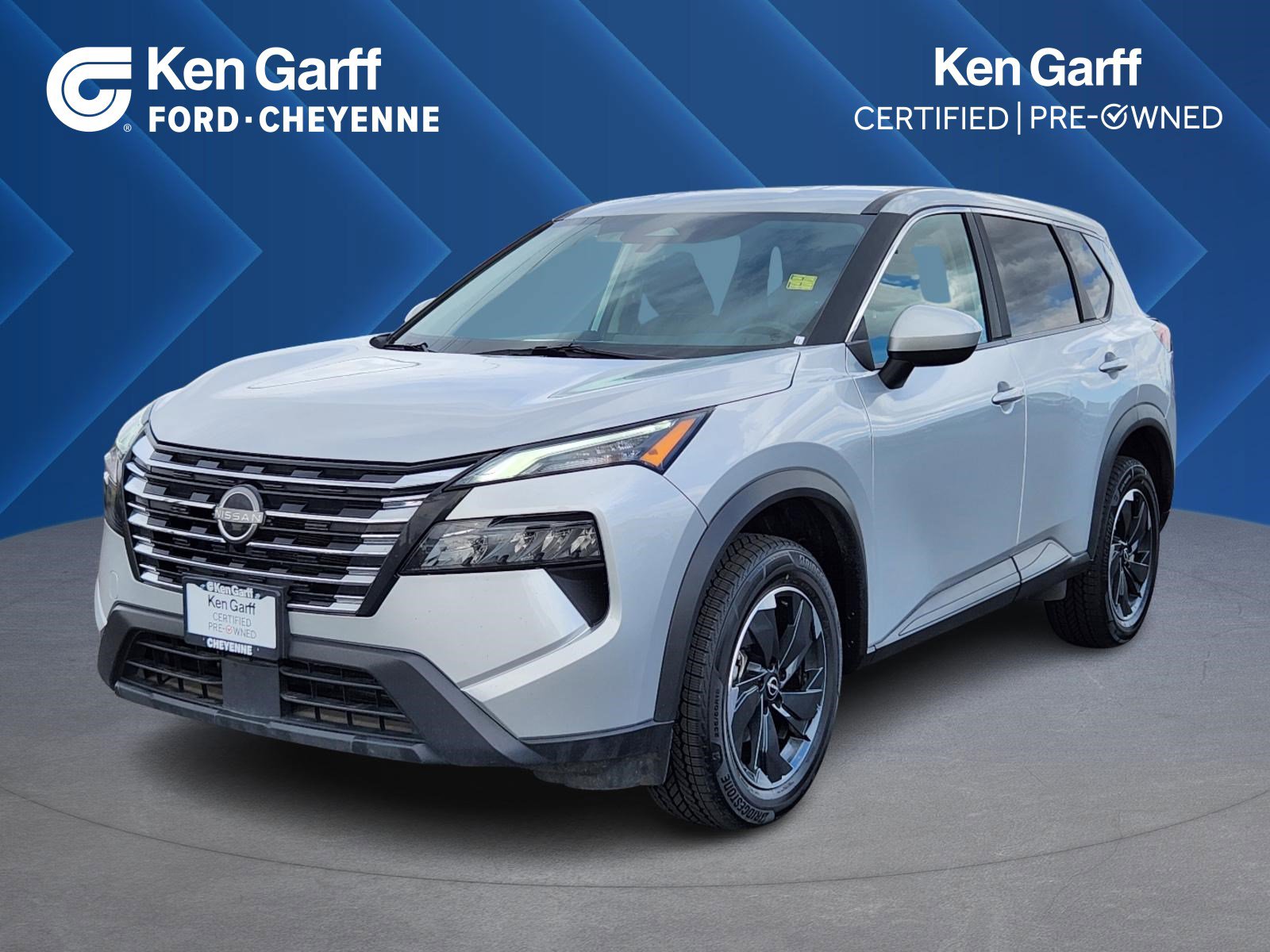 Used 2025 Nissan Rogue SV image 1