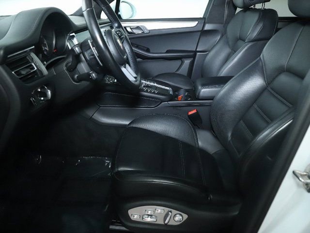 Used 2021 Porsche Macan Turbo image 17