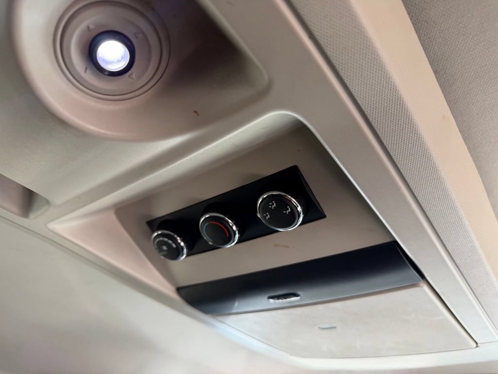 Used 2013 Chrysler Town & Country Touring FWD image 10