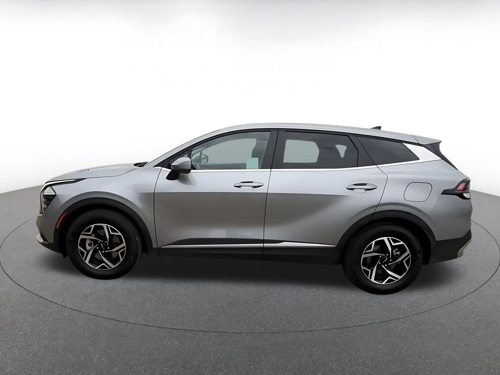 Used 2025 Kia Sportage LX FWD image 9