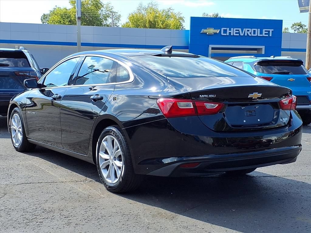 Used 2025 Chevrolet Malibu LT FWD image 2