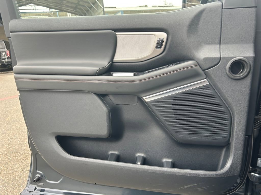 Used 2025 Ford Expedition Active image 22