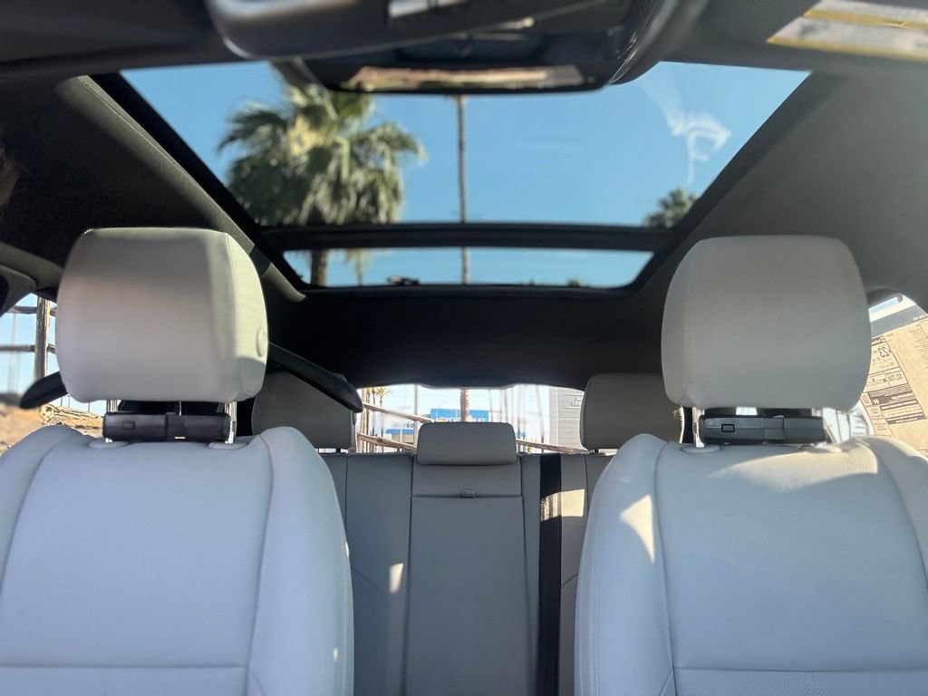 New 2026 Land Rover Range Rover Velar Dynamic SE AWD/4WD image 15
