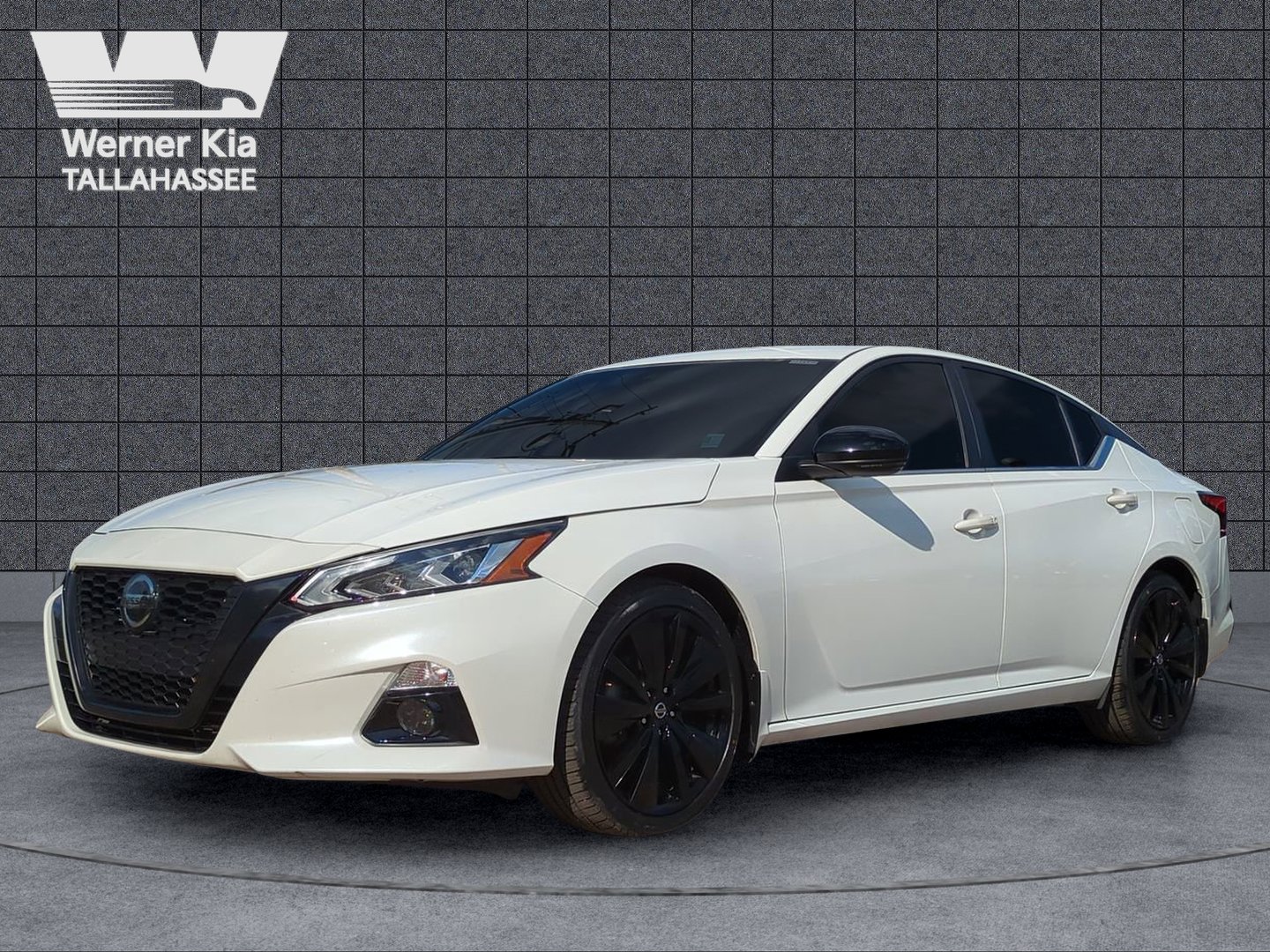 Used 2022 Nissan Altima 2.5 SR w/ Midnight Edition Package image 2