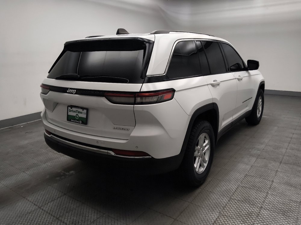 Used 2024 Jeep Grand Cherokee Laredo w/ Trailer Tow Package RWD image 9