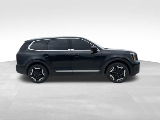 Certified 2023 Kia Telluride EX w/ EX Captain's Chair Package FWD image 2