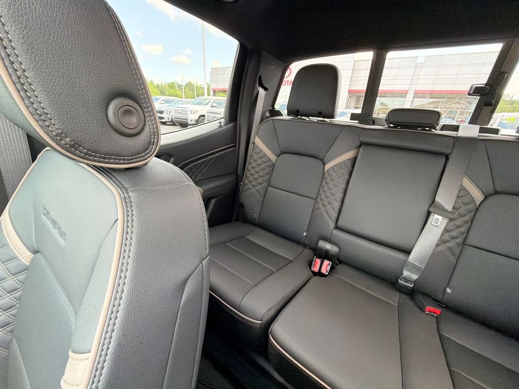 Used 2025 GMC Canyon Denali AWD/4WD image 12