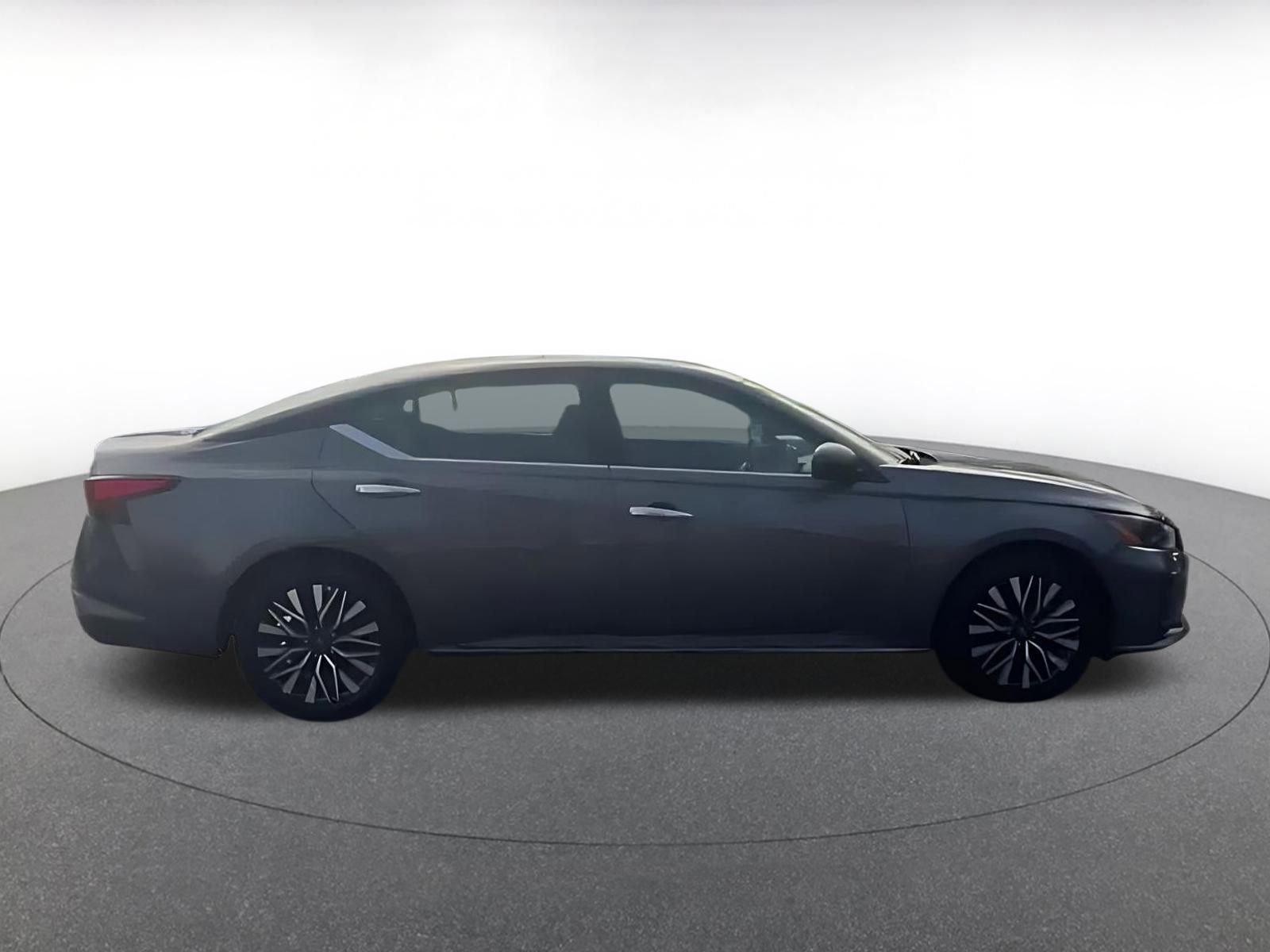 Used 2025 Nissan Altima 2.5 SV image 16