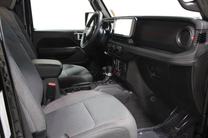 Used 2025 Jeep Wrangler Rubicon image 24