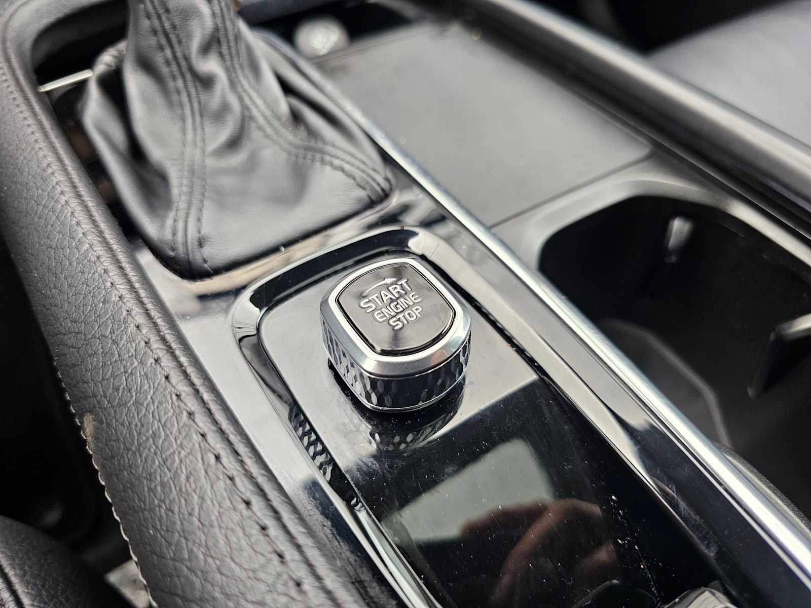 Used 2022 Volvo XC90 T6 Momentum w/ Advanced Package AWD/4WD image 39