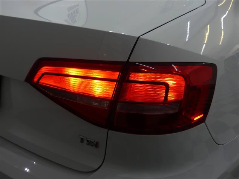 Used 2015 Volkswagen Jetta SE FWD image 16