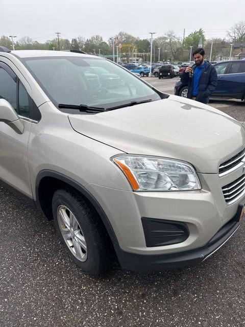 Used 2016 Chevrolet Trax LT w/ LT Convenience Package AWD/4WD image 2