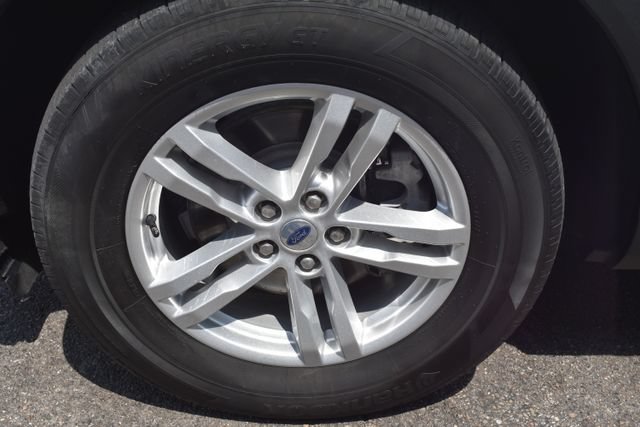 Used 2023 Ford Explorer XLT AWD/4WD image 48