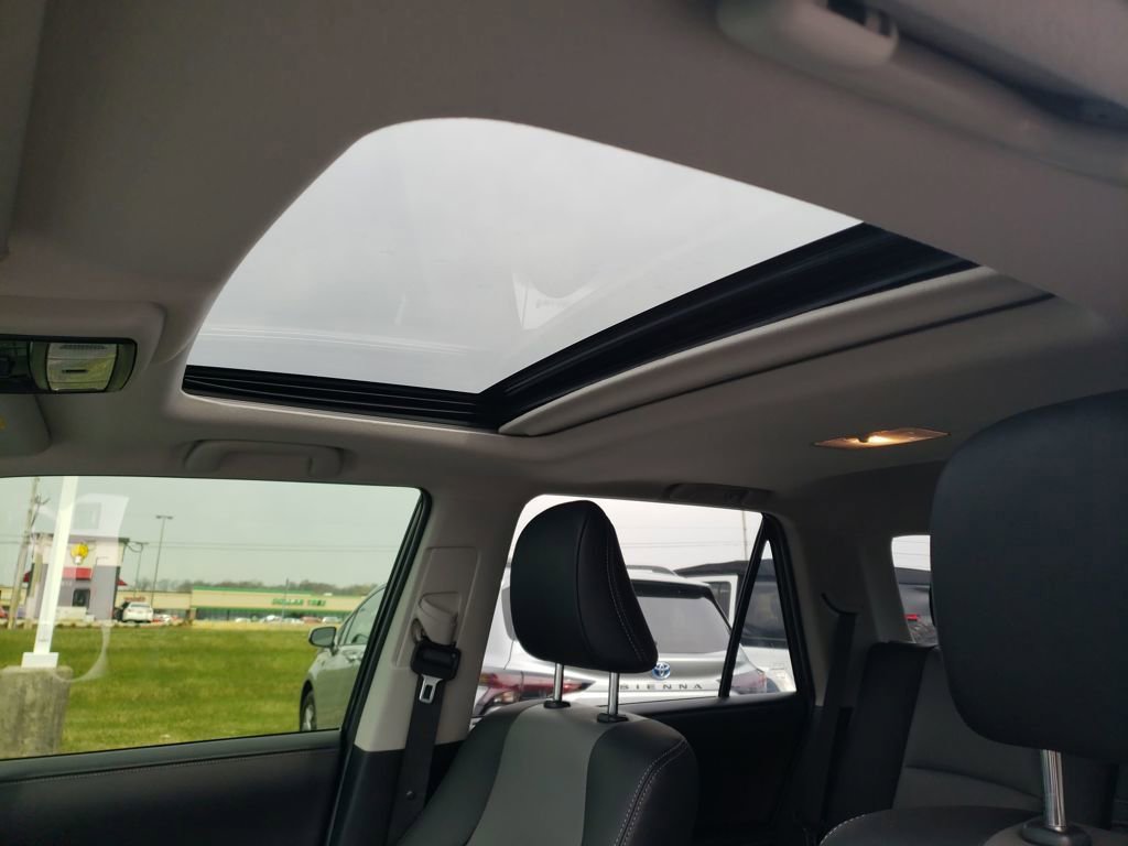 Used 2022 Toyota 4Runner SR5 Premium w/ Moonroof Package AWD/4WD image 21