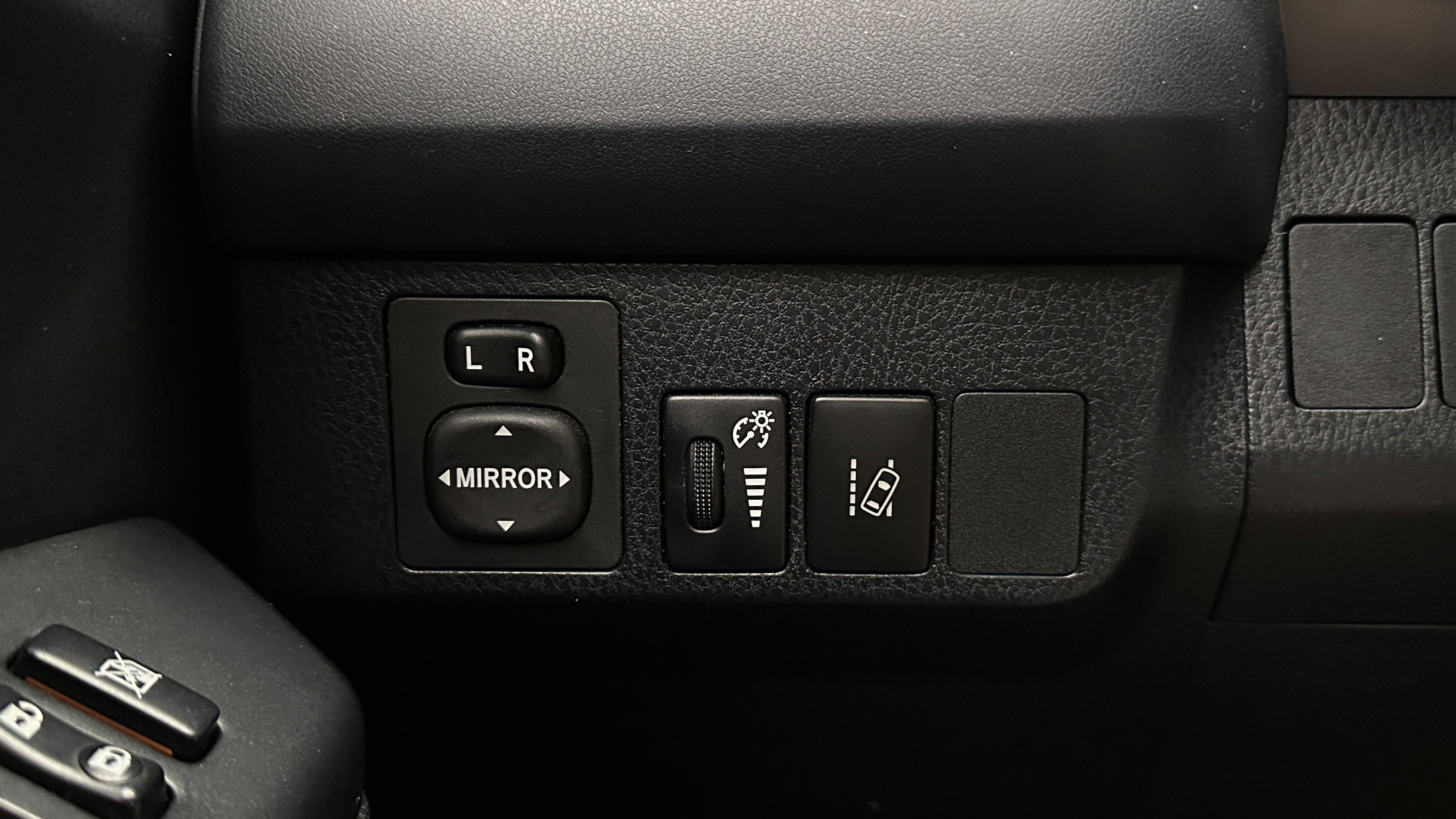 Used 2017 Toyota RAV4 LE FWD image 14