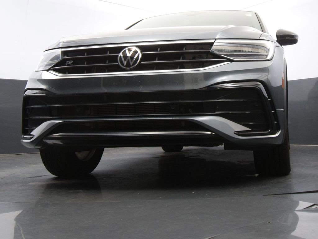 Certified 2022 Volkswagen Tiguan SE R-Line image 42