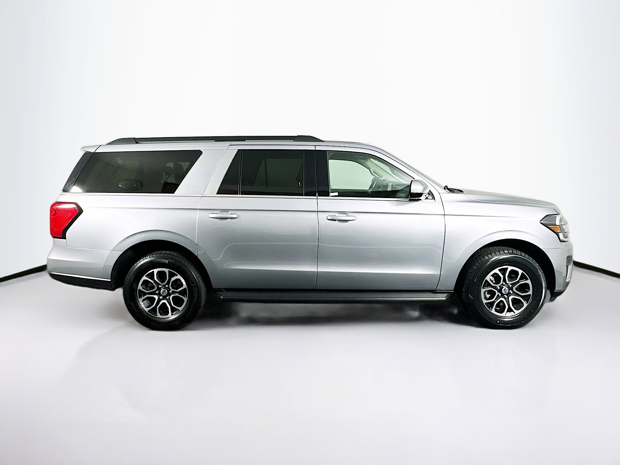 Used 2024 Ford Expedition Max XLT image 10