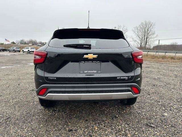 Used 2025 Chevrolet Trax LT FWD image 6