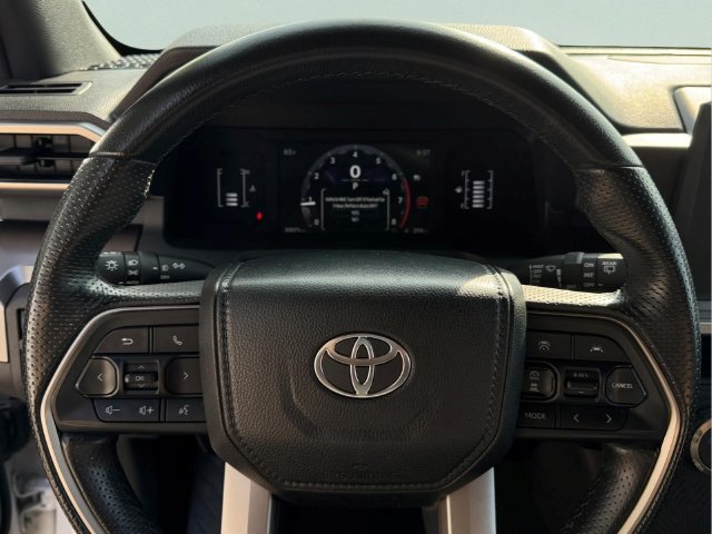 Used 2025 Toyota 4Runner SR5 AWD/4WD image 22