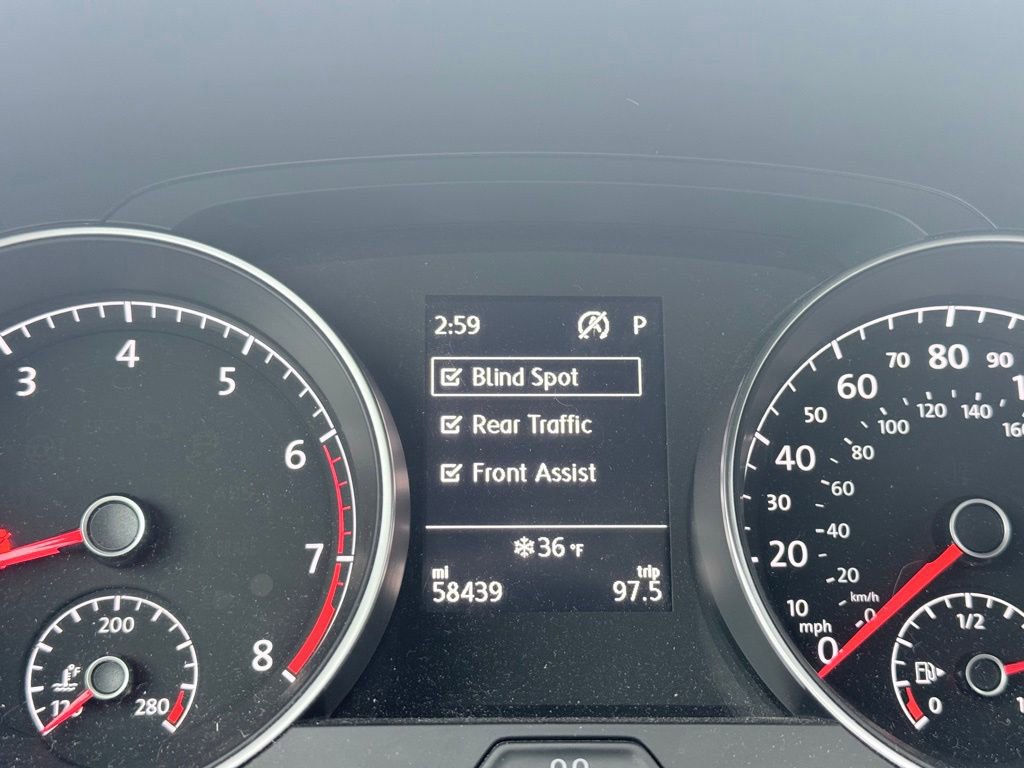 Used 2021 Volkswagen Golf 4-Door image 16