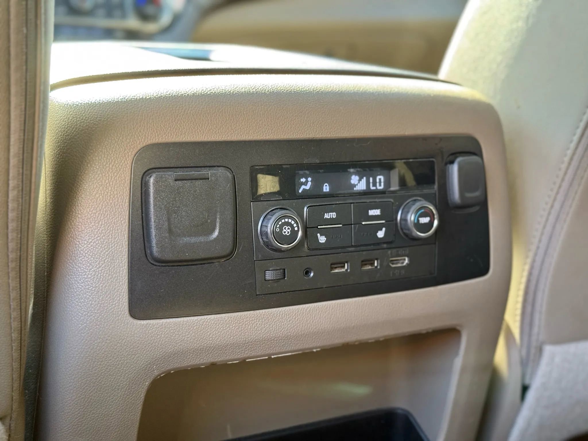 Used 2017 Chevrolet Suburban Premier image 28