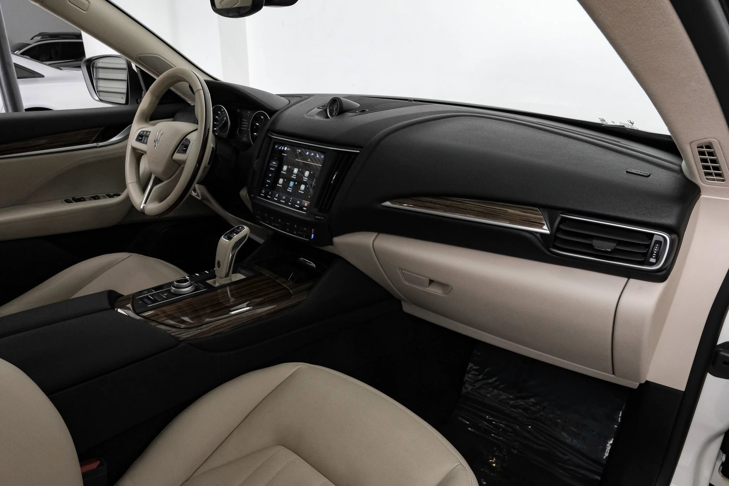 Used 2022 Maserati Levante GT image 13