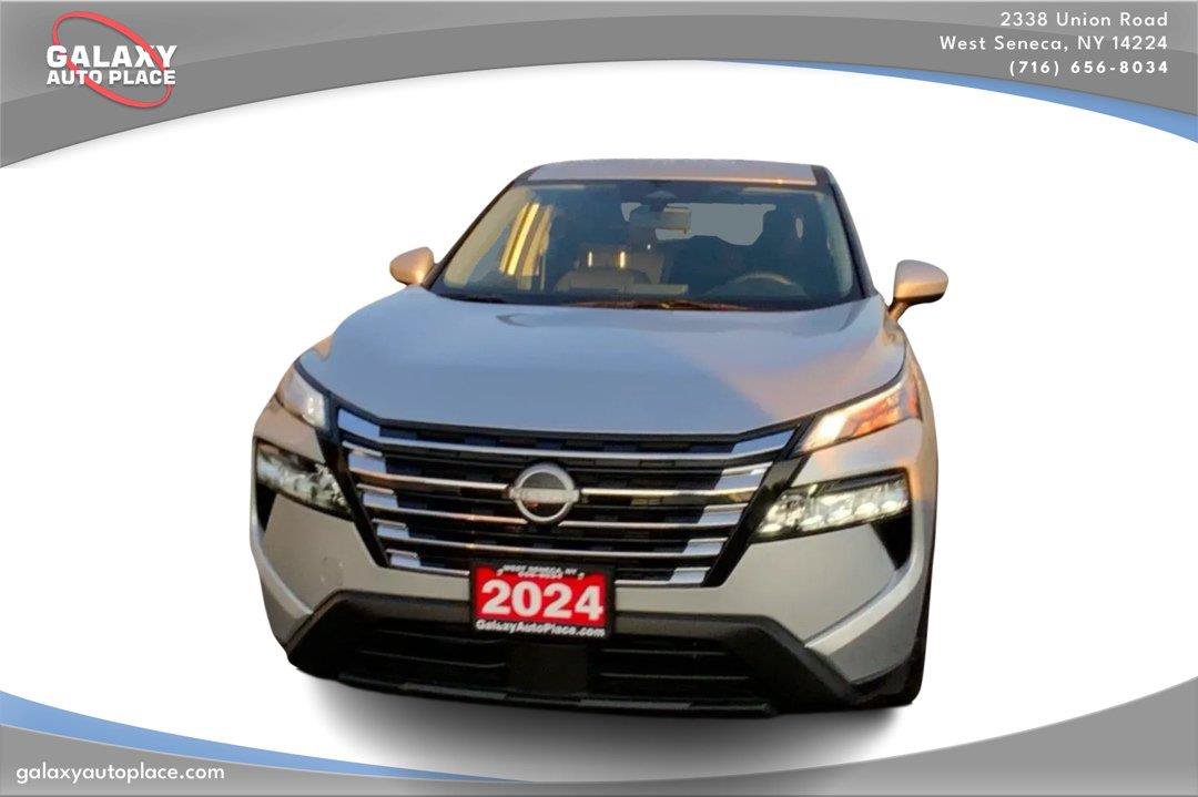 Used 2024 Nissan Rogue SV AWD/4WD image 2