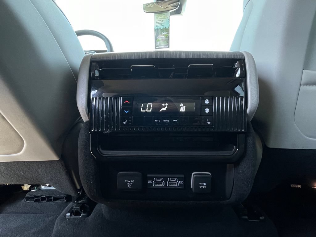 Used 2024 Jeep Wagoneer L Series III w/ Flexible Seating Group AWD/4WD image 30