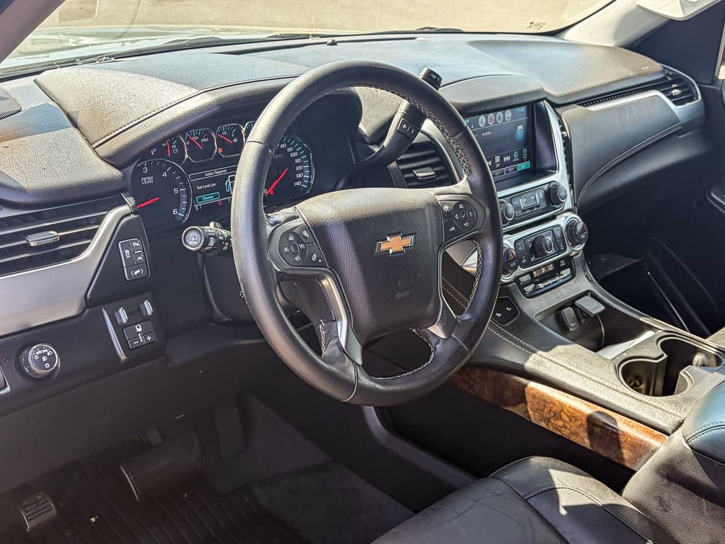 Used 2019 Chevrolet Suburban LT w/ Luxury Package RWD image 8