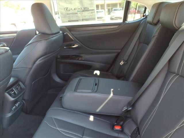 New 2025 Lexus ES 300h Ultra Luxury image 13