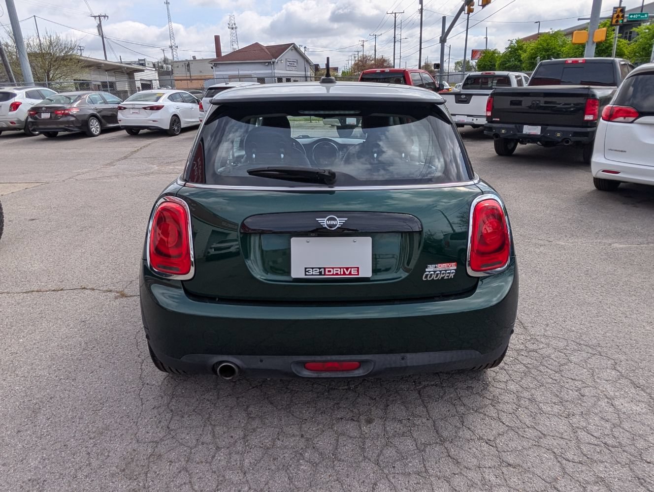Used 2019 MINI Cooper 2-Door Hardtop w/ Signature Upholstery Package FWD image 7