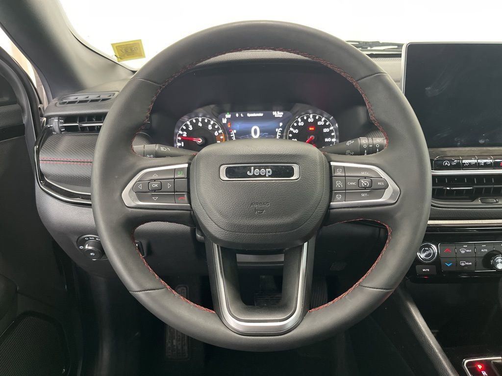 Used 2023 Jeep Compass Trailhawk w/ Trailhawk Convenience Group image 5