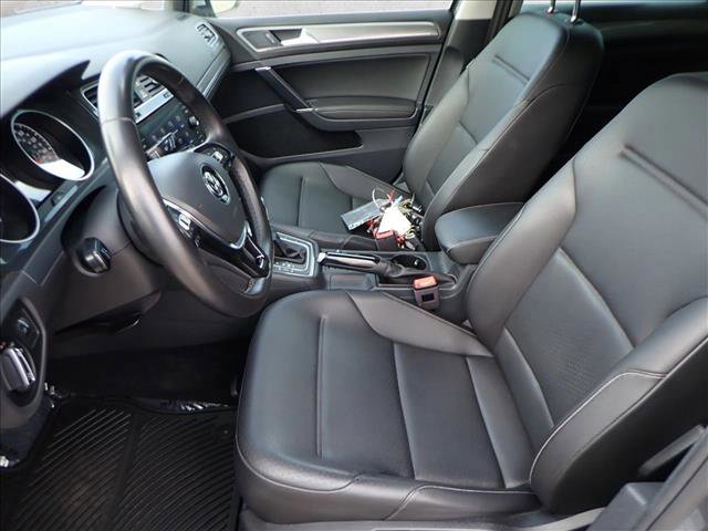 Used 2018 Volkswagen Golf SE image 11
