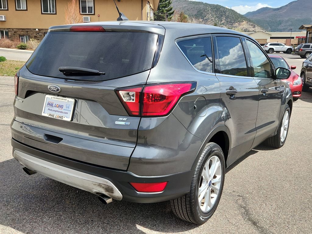Used 2019 Ford Escape SE image 3