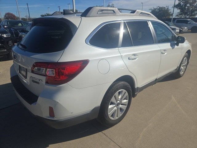 Used 2016 Subaru Outback 2.5i Premium image 3