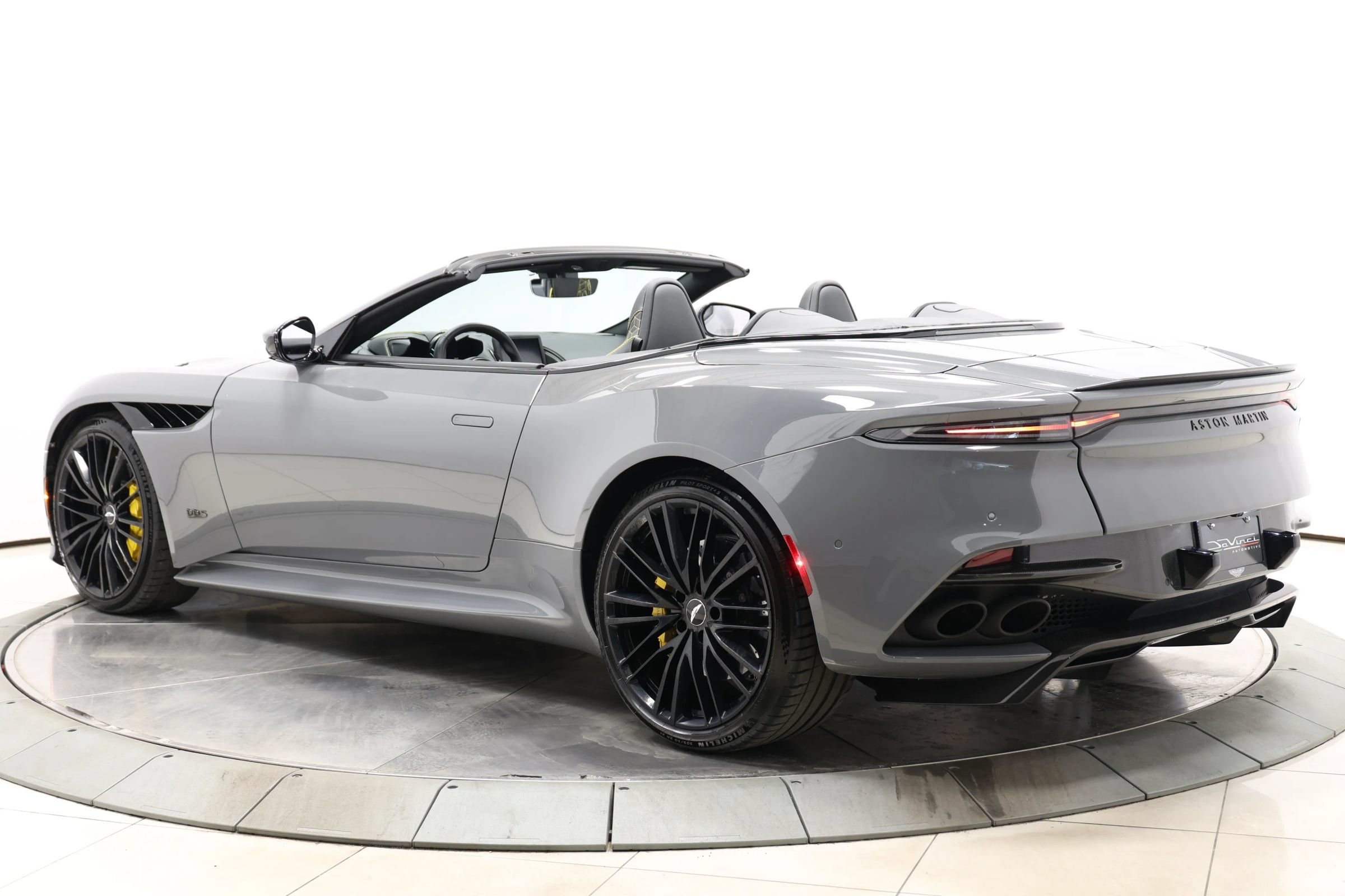 Used 2021 Aston Martin DBS Superleggera Volante RWD image 65