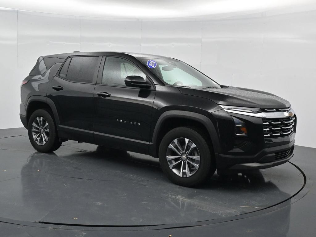 Used 2026 Chevrolet Equinox LT w/ Convenience Package II FWD image 3