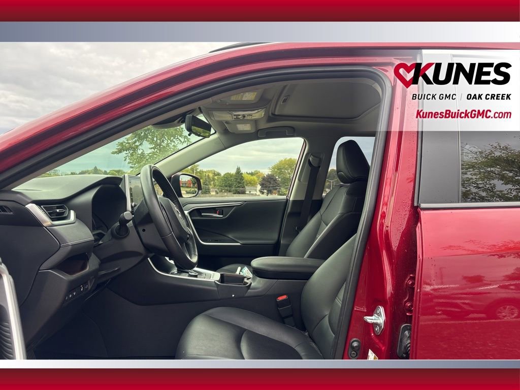 Used 2020 Toyota RAV4 Limited image 10