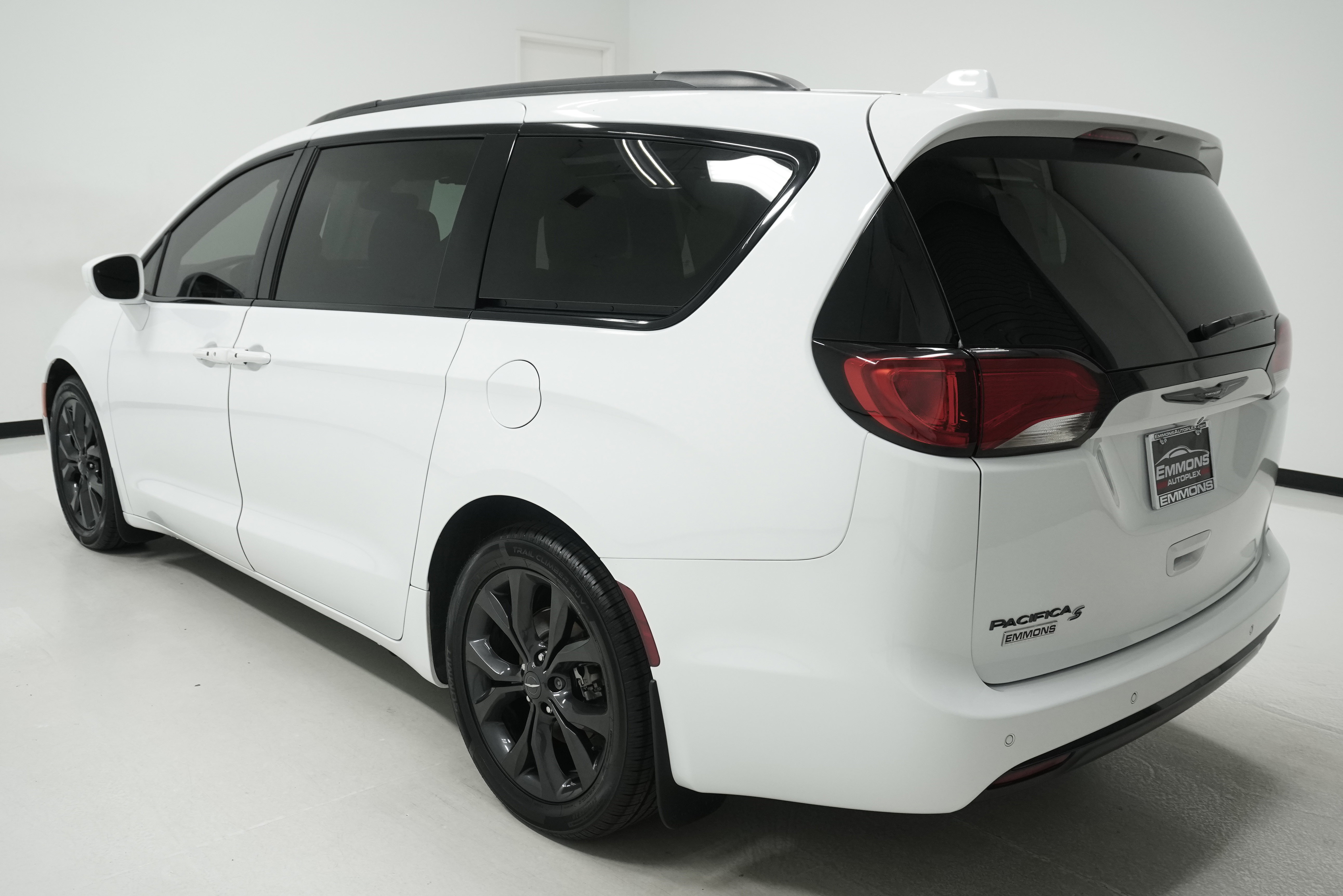Used 2020 Chrysler Pacifica Touring-L Plus image 6