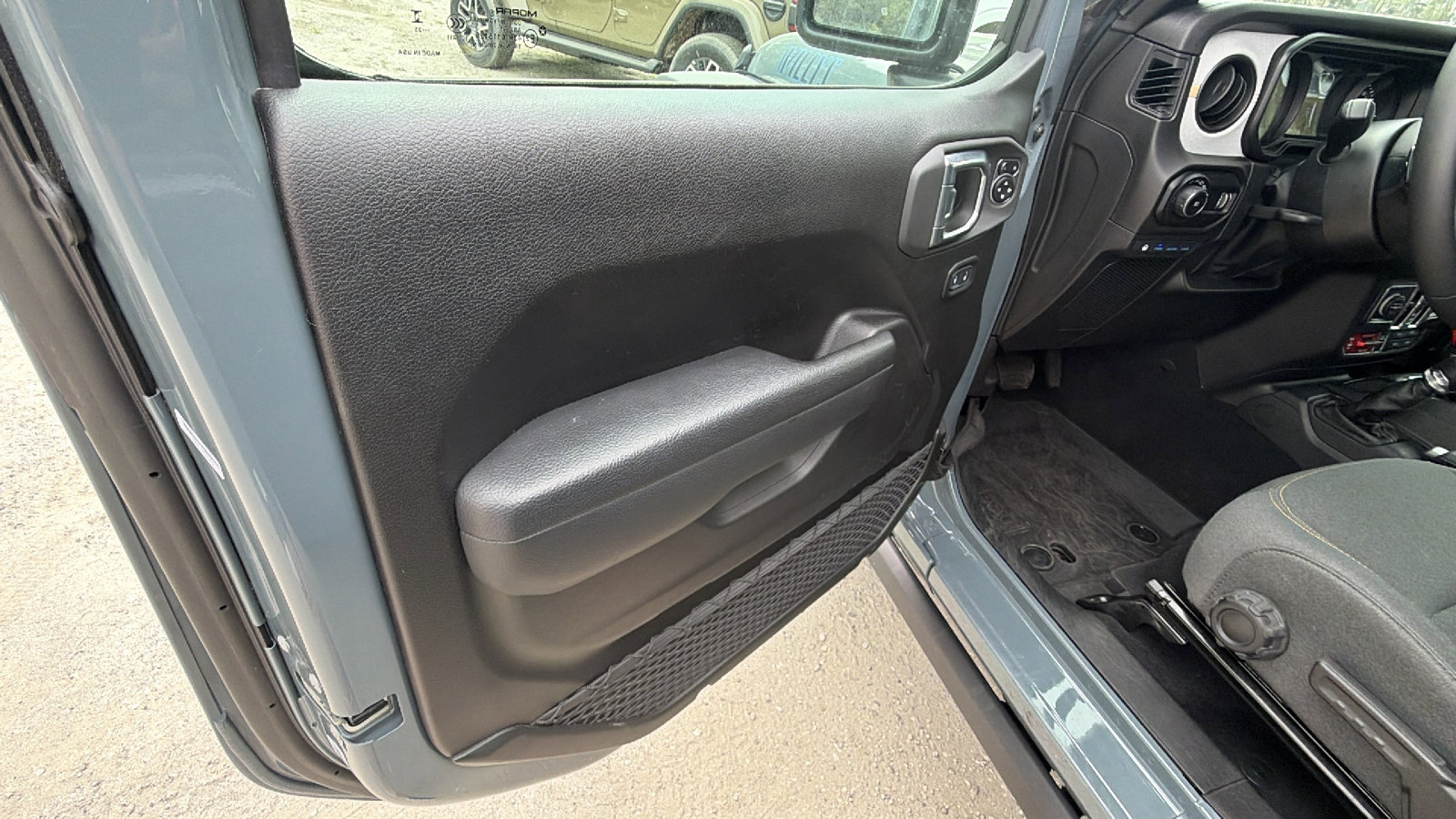 Used 2025 Jeep Wrangler Willys image 14