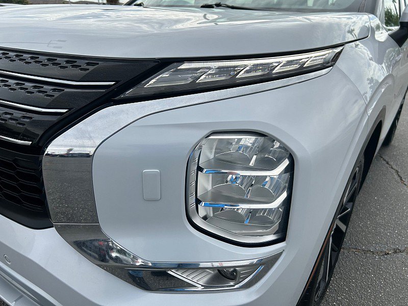 Used 2024 Mitsubishi Outlander AWD image 12