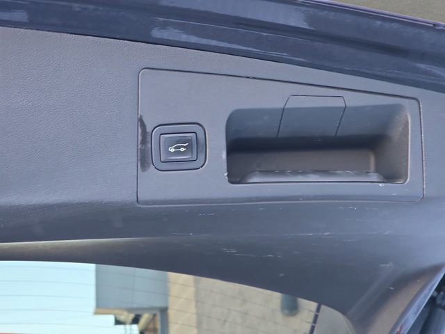 Used 2018 Cadillac XT5 Luxury w/ Driver Awareness Package image 16